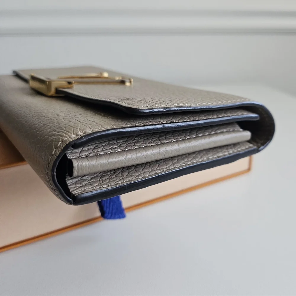 Louis Vuitton authentic pre